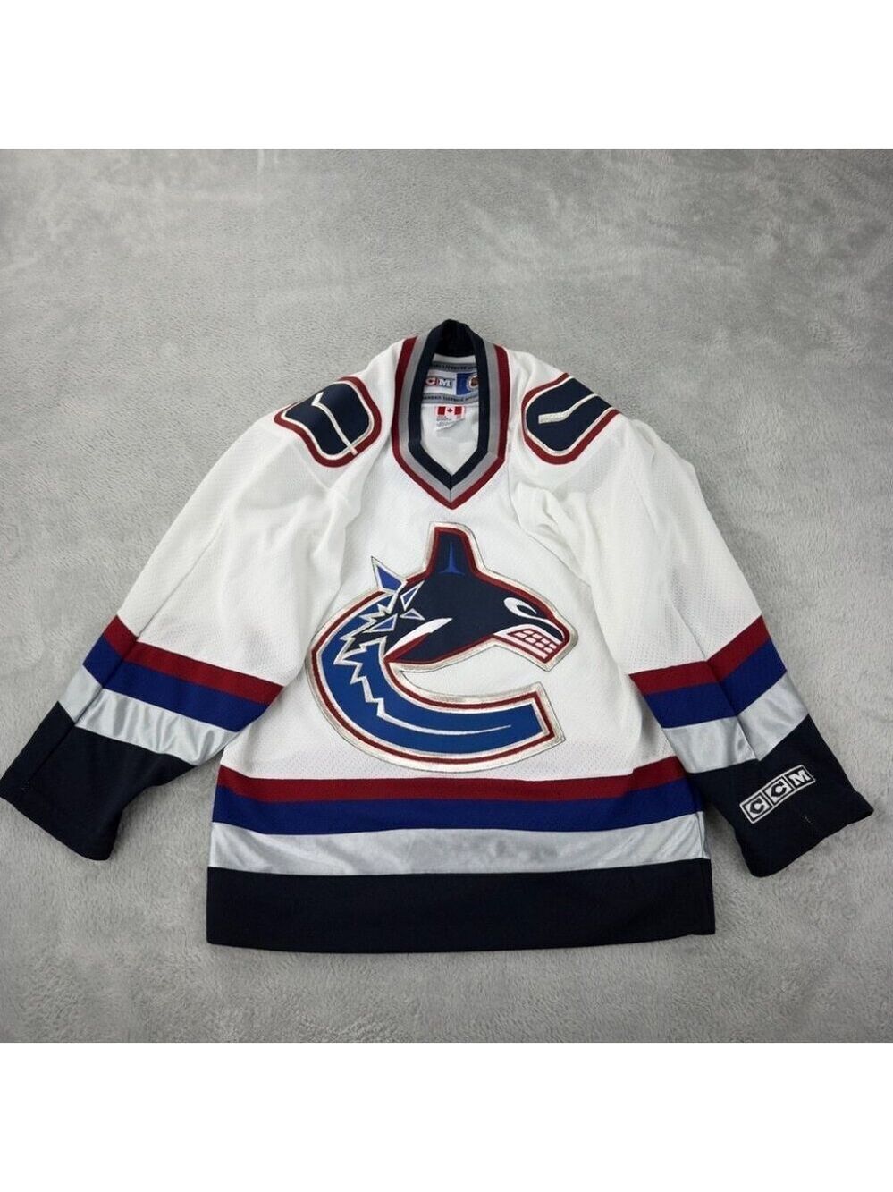 Vintage Vancouver Canucks Youth Size Small/Medium Hockey Jersey